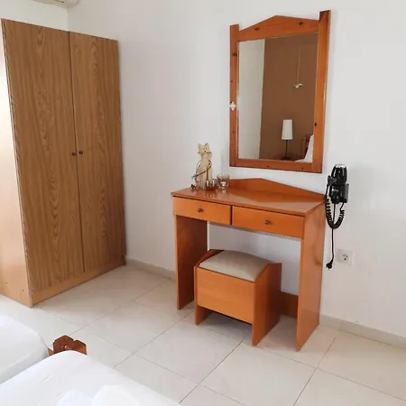 Nina Hotel apartamentowy Amoopi