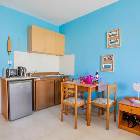 Nina Aparthotel 4*